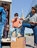 shahid-kapoor-vir-das-and-meiyang-chang-in-badmaash-company.jpg