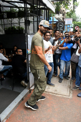 Photos-Shahid-Kapoor-and-Giorgia-Andriani-snapped-in-Bandra-1.jpg