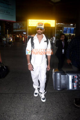 Photos-Vicky-Kaushal-Katrina-Kaif-Alia-Bhatt-and-others-snapped-at-the-airport-1-1.jpg