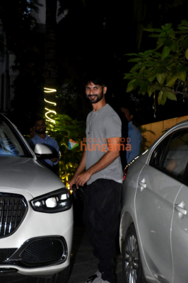 Photos-Sara-Ali-Khan-and-Shahid-Kapoor-snapped-outside-Maddock-Films-office-3.jpg