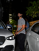 Photos-Sara-Ali-Khan-and-Shahid-Kapoor-snapped-outside-Maddock-Films-office-3.jpg