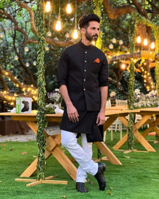 shahidkapoor-1499321100412461057-20220303_151941-img1.jpg