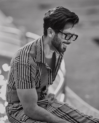 shahidkapoor-1511380523540701184-20220405_215931-img3.jpg