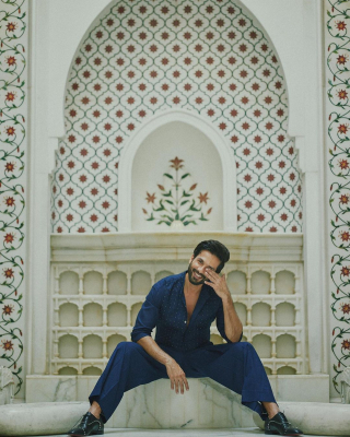 shahidkapoor-1512359125228818434-20220408_144808-img1.jpg