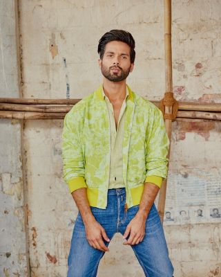 shahidkapoor-1514574201826406400-20220414_173003-img3.jpg