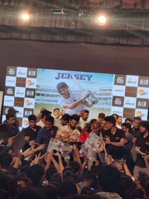 shahidkapoor-1516472791532707842-20220419_231422-img1.jpg