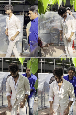 Shahid Kapoor Spotted At Cafe In Bandra on 31st August 2023 shown to user
