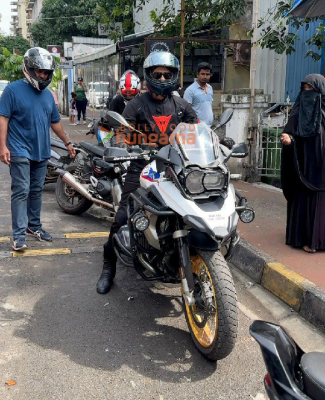 Photos-Shahid-Kapoor-and-Ishaan-Khatter-snapped-in-Bandra-1.jpg