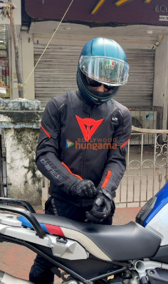Photos-Shahid-Kapoor-and-Ishaan-Khatter-snapped-in-Bandra-5.jpg