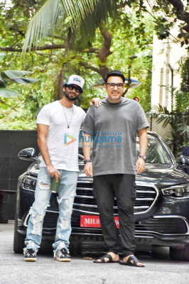 Photos-Shahid-Kapoor-snapped-outside-Dinesh-Vijans-Maddock-office-1.jpg