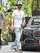 Photos-Shahid-Kapoor-snapped-outside-Dinesh-Vijans-Maddock-office-3.jpg