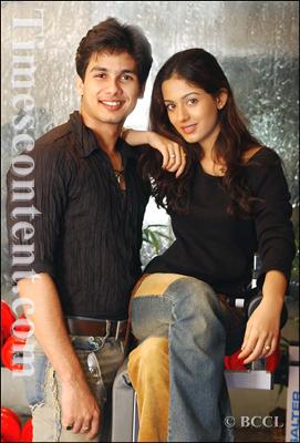 Shahid Kapoor and Amrita Rao as the 'Ishk Vishk' stars make a double impact, at Crowne Plaza Surya. Credit:- Timescontent.com
