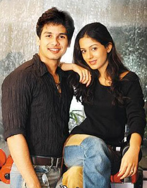 Shahid Kapoor with Amrita Rao shown to user
