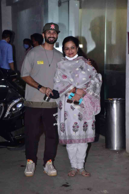 977096-shahid-neelima-screening-4.jpg