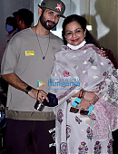 Photos-Shahid-Kapoor-and-his-mother-snapped-at-the-screening-of-Jersey-6.jpg