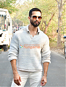 Photos-Shahid-Kapoor-and-Kriti-Sanon-snapped-on-the-sets-of-Bigg-Boss-17-for-Teri-Baaton-Mein-Aisa-Uljha-Jiya-4.jpg