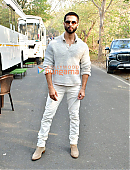 Photos-Shahid-Kapoor-and-Kriti-Sanon-snapped-on-the-sets-of-Bigg-Boss-17-for-Teri-Baaton-Mein-Aisa-Uljha-Jiya-6.jpg