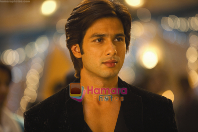 Shahid Kapoor in Still from Kismat Konnection  shown to user
