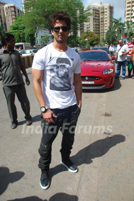 3222-bollywood-actor-shahid-kapoor-promote-teri-meri-kahaan-at-cocoberry.jpg