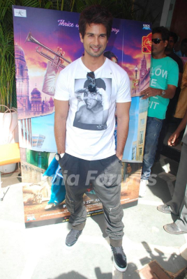 3223-bollywood-actor-shahid-kapoor-promote-teri-meri-kahaan-at-cocoberry.jpg