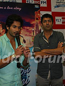 8424-shahid-kapoor-with-kunal-kohli-promotes-film-teri-meri-kahani-at-big-fm.jpg