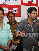 8427-shahid-kapoor-with-kunal-kohli-promotes-film-teri-meri-kahani-at-big-fm.jpg