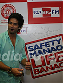 8429-shahid-kapoor-promotes-film-teri-meri-kahani-at-big-fm.jpg