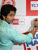 8430-shahid-kapoor-promotes-film-teri-meri-kahani-at-big-fm.jpg