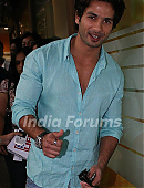 8434-shahid-kapoor-promotes-film-teri-meri-kahani-at-big-fm.jpg