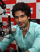 8435-shahid-kapoor-promotes-film-teri-meri-kahani-at-big-fm.jpg