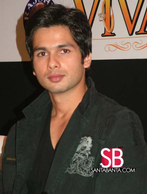 Shahid_Kapoor_and_Amrita_Rao_at_Vivah_press_meet_-_4.jpg