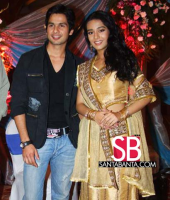 Shahid_Kapoor_and_Amrita_Rao_at_Vivah_press_meet_-_5_28129.jpg
