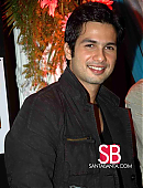 Shahid_Kapoor_and_Amrita_Rao_at_Vivah_press_meet_-_1.jpg