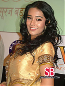 Shahid_Kapoor_and_Amrita_Rao_at_Vivah_press_meet_-_12.jpg