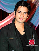 Shahid_Kapoor_and_Amrita_Rao_at_Vivah_press_meet_-_2.jpg