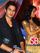 Shahid_Kapoor_and_Amrita_Rao_at_Vivah_press_meet_-_3.jpg