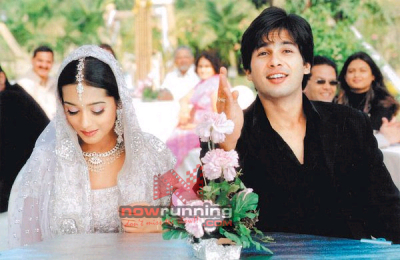 Shahid_Kapoor_and_Amrita_Rao_on_sets_movie_vivah03.jpg