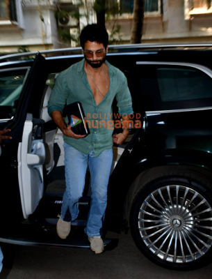 Photos-Shahid-Kapoor-snapped-in-Andheri-3.jpg