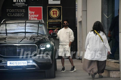 5290-shahid-kapoor-snapped-in-the-city.jpg