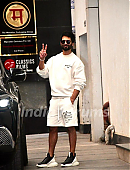 5289-shahid-kapoor-snapped-in-the-city.jpg