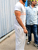 Photos-Shahid-Kapoor-snapped-outside-a-cafe-in-Bandra-3.jpg