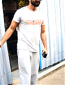 Photos-Shahid-Kapoor-snapped-outside-a-cafe-in-Bandra-4.jpg