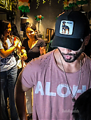 Shahid Kapoor in a pink T-shirt and grey sweatpants at Aalim Hakim salon.jpg