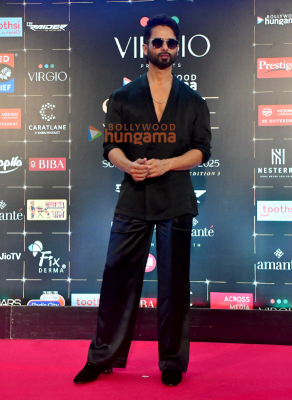 Photos-Akshay-Kumar-Vidya-Balan-Tiger-Shroff-Sunny-Leone-Nushrratt-Bharuccha-and-others-grace-the-red-carpet-at-Bollywood-Hungama-Style-Icons-Summit-and-Awards-2025-1227-21.jpg