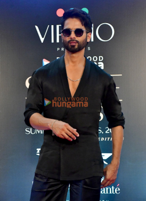Photos-Akshay-Kumar-Vidya-Balan-Tiger-Shroff-Sunny-Leone-Nushrratt-Bharuccha-and-others-grace-the-red-carpet-at-Bollywood-Hungama-Style-Icons-Summit-and-Awards-2025-1227-33.jpg