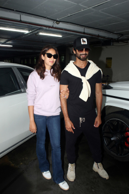 Mira_Rajput2C_Shahid_Kapoor_seen_at_the_airport_on_17_July_2023___Mira_Rajput_-_Bollywood_Photos_1689672965154.jpg