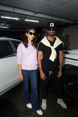 Mira_Rajput2C_Shahid_Kapoor_seen_at_the_airport_on_17_July_2023___Mira_Rajput_-_Bollywood_Photos_1689672978553.jpg