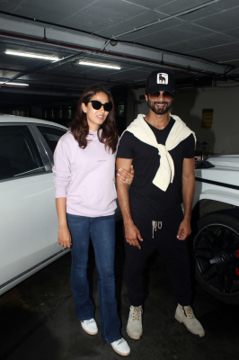 Mira_Rajput2C_Shahid_Kapoor_seen_at_the_airport_on_17_July_2023___Mira_Rajput_-_Bollywood_Photos_1689672984171.jpg