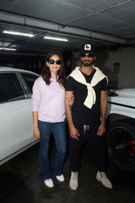 Mira_Rajput2C_Shahid_Kapoor_seen_at_the_airport_on_17_July_2023___Mira_Rajput_-_Bollywood_Photos_1689673001840.jpg