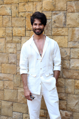 Shahid Kapoor dressed in white shirt and pant and sunglasses promoting his film Bloody Daddy shown to user
